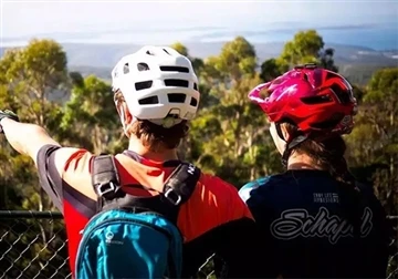Quina hora del dia és millor per al teu cos per anar amb bicicleta de muntanya?